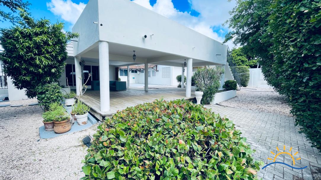 Spacious 4-Bedroom Villa with Rooftop Views for rent in Janwe-7