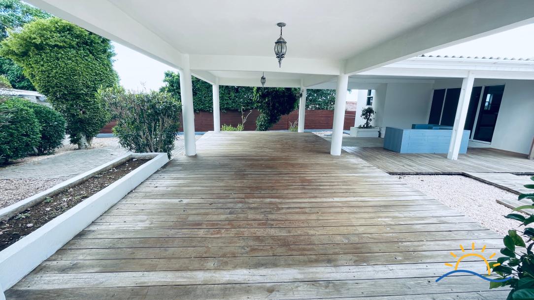 Spacious 4-Bedroom Villa with Rooftop Views for rent in Janwe-9