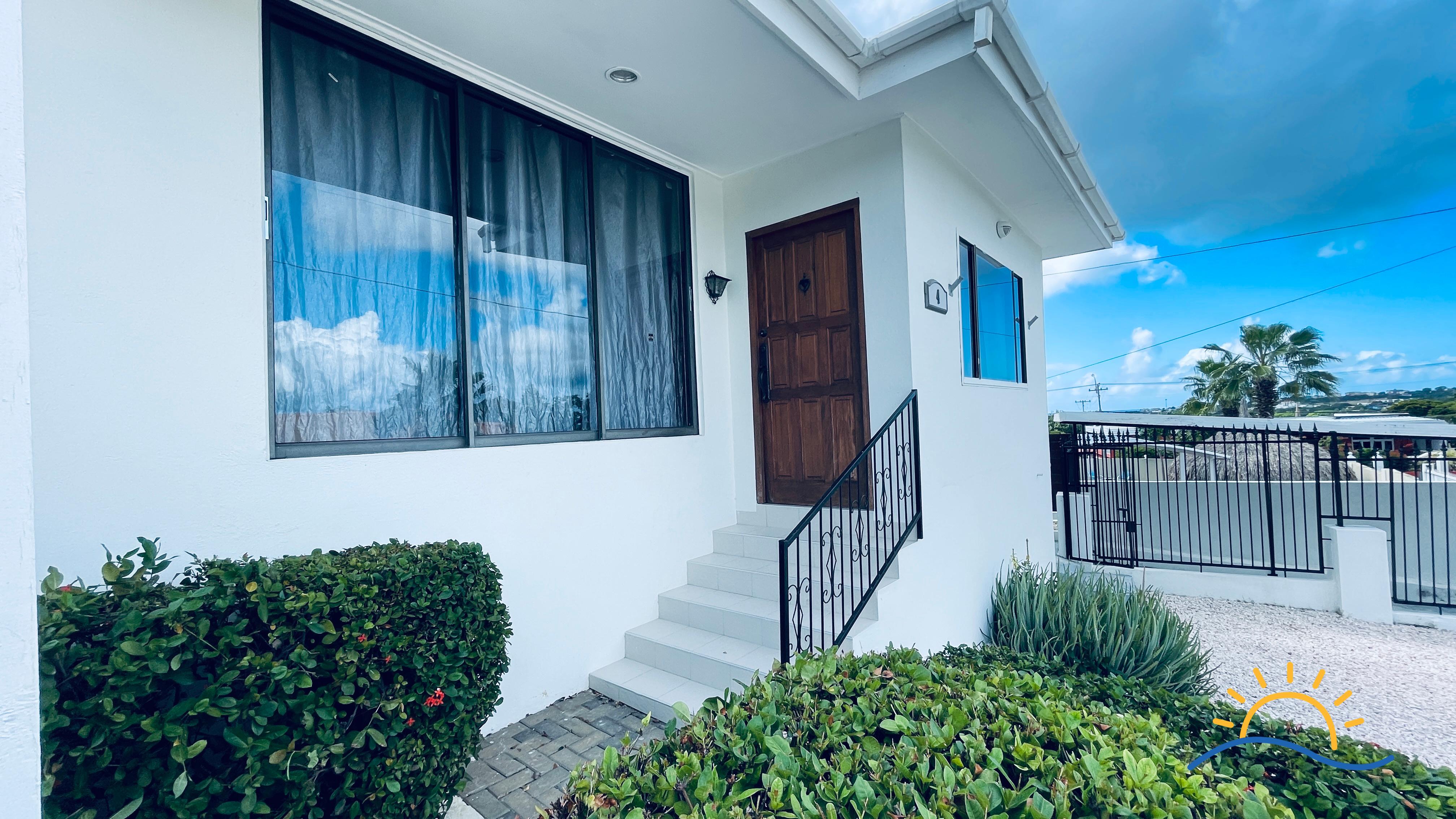 Spacious 4-Bedroom Villa with Rooftop Views for rent in Janwe