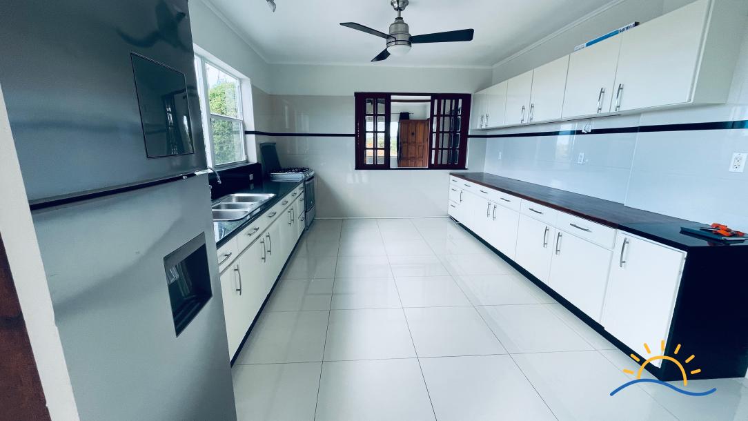 Spacious 4-Bedroom Villa with Rooftop Views for rent in Janwe-12