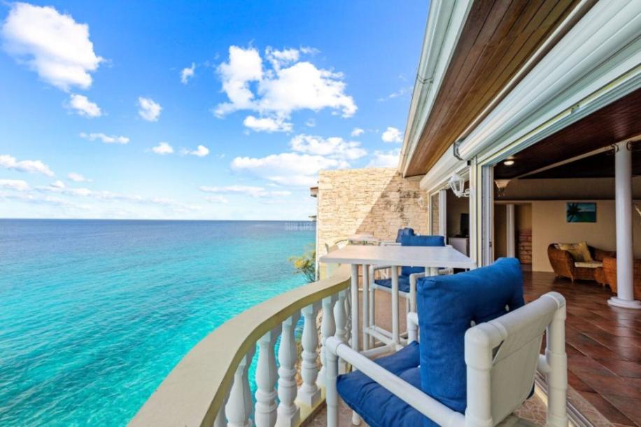 Oceanfront house for sale in Westpunt-19