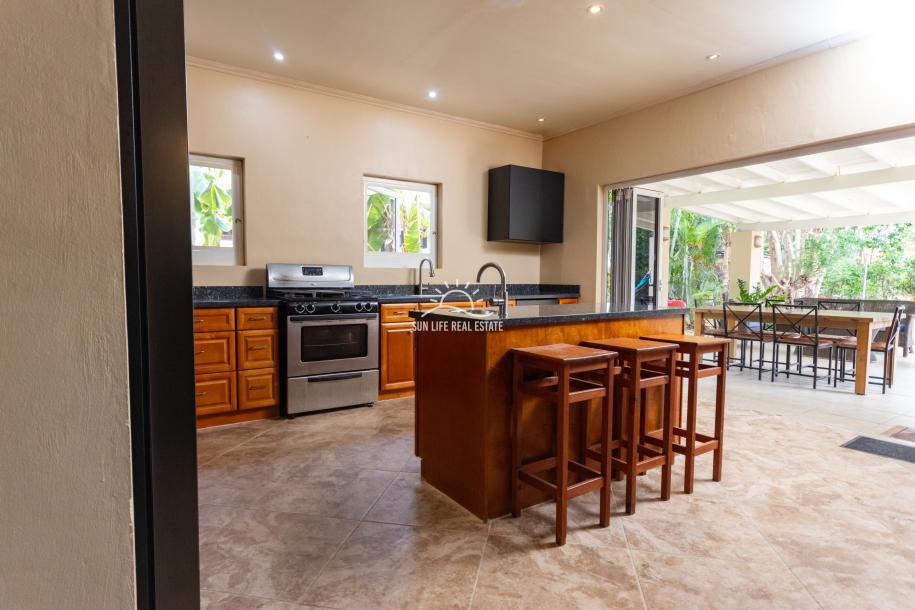 Spacious Family Home for Rent in Montaña-14
