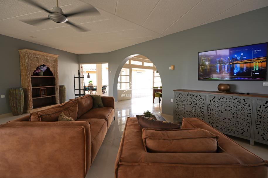 Expansive Home with Apartment & Generous Lot for Sale in Bottelier-8