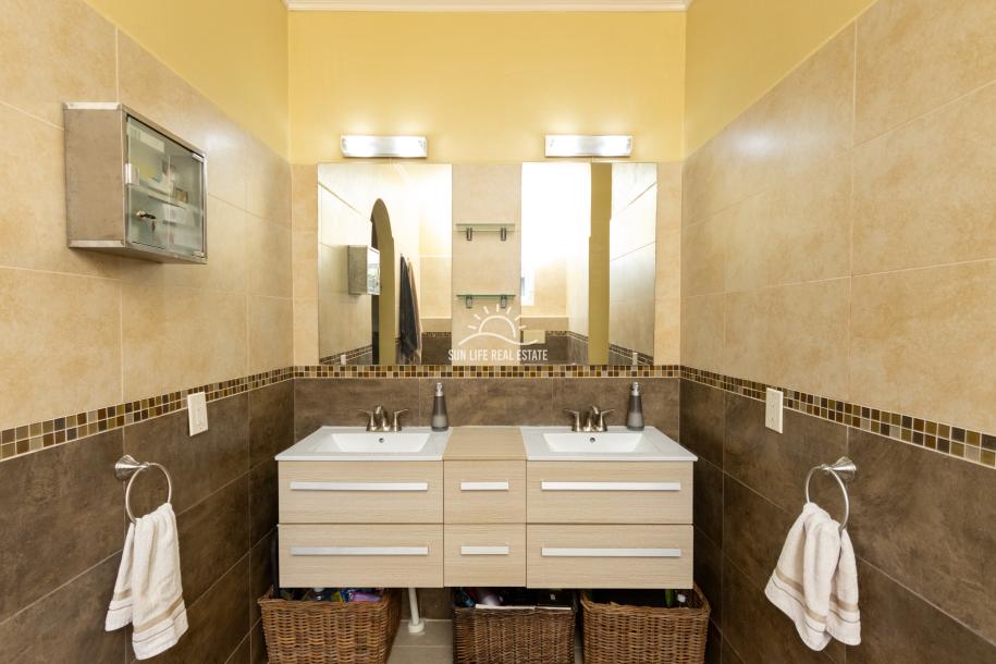 Spacious Family Home for Rent in Montaña-27