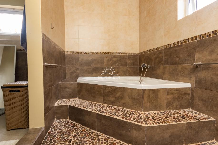 Spacious Family Home for Rent in Montaña-26
