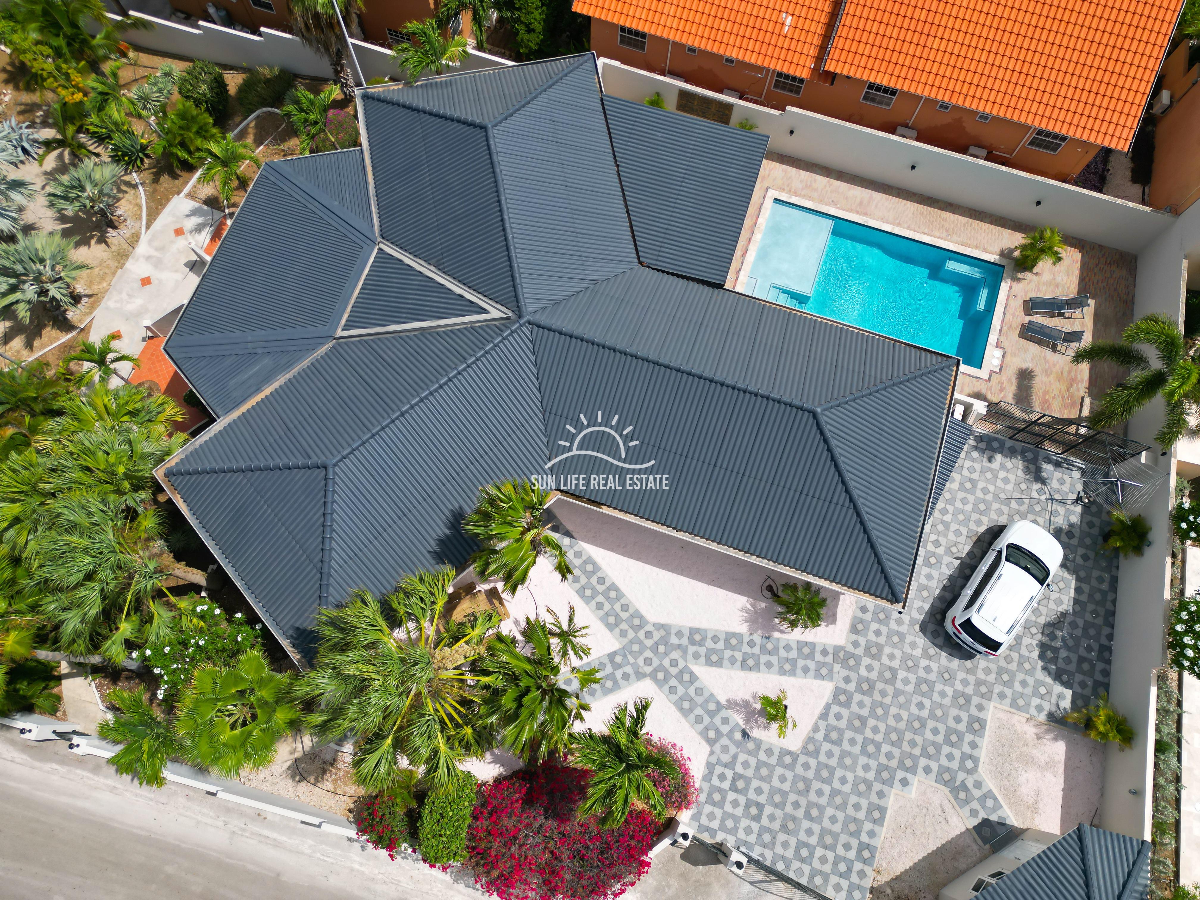 Expansive Home with Apartment & Generous Lot for Sale in Bottelier