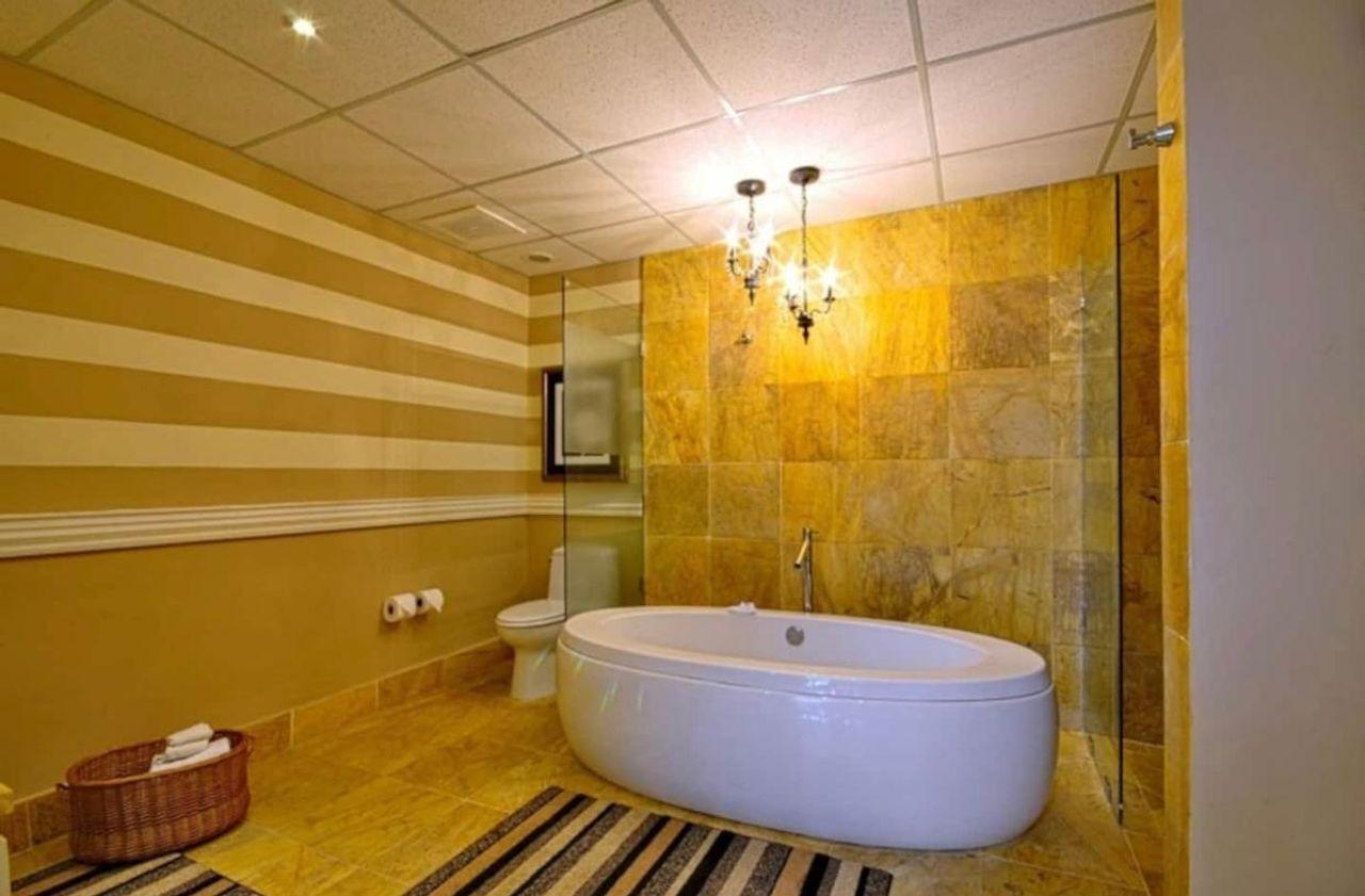 Fully Furnished Luxury 1-Bedroom Apartment with Sea, Pool & Farallón Views