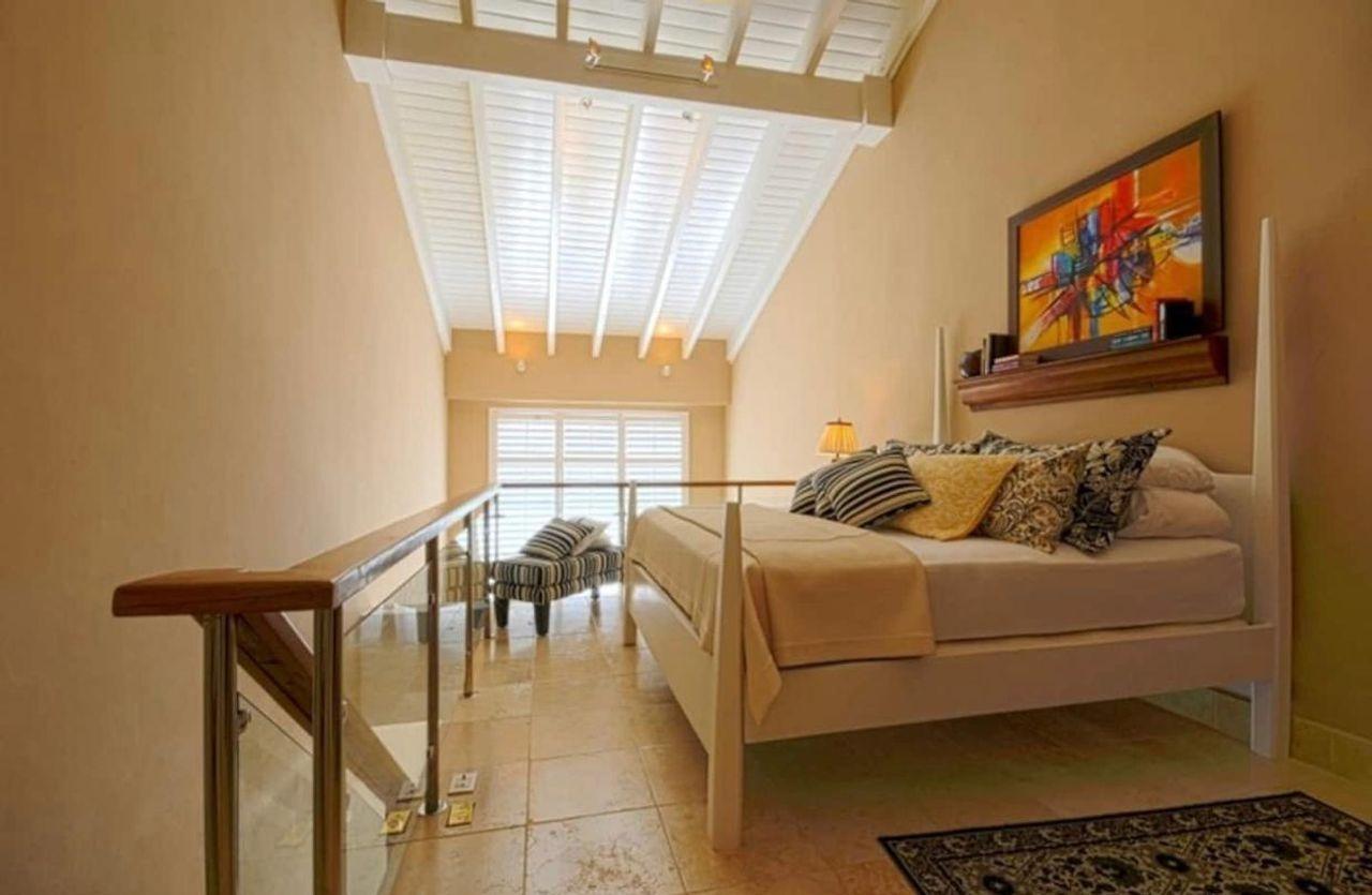Fully Furnished Luxury 1-Bedroom Apartment with Sea, Pool & Farallón Views