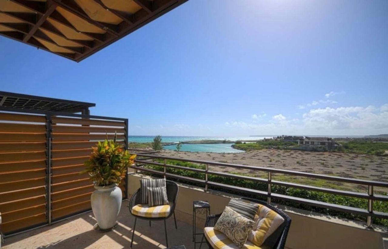 Fully Furnished Luxury 1-Bedroom Apartment with Sea, Pool & Farallón Views