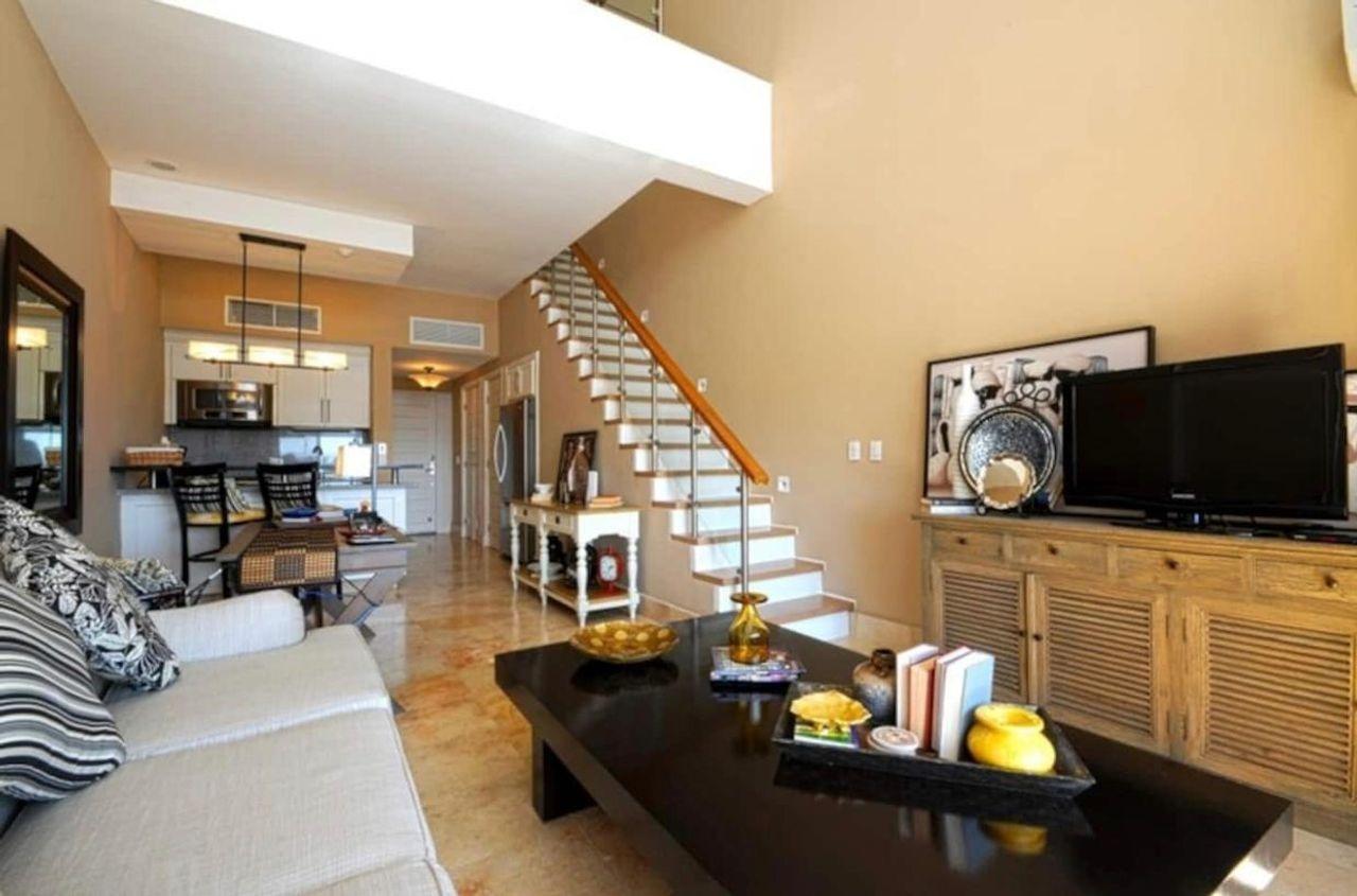 Fully Furnished Luxury 1-Bedroom Apartment with Sea, Pool & Farallón Views